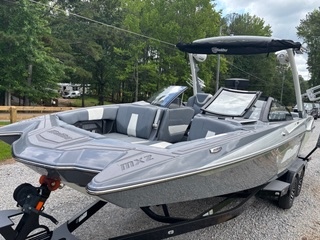2022 Malibu 24 MXZ Icon